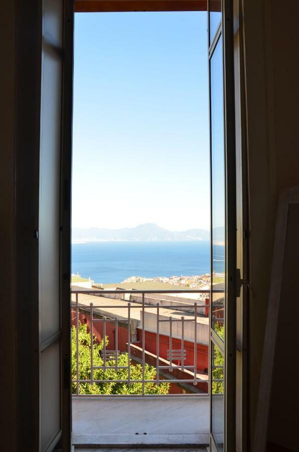 Appartamento Panoramico "Il Glicine" Nápoles Exterior foto